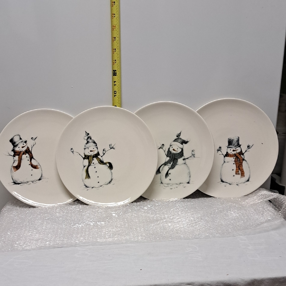 Charming Snowman Dinner Plate Set - Black and White